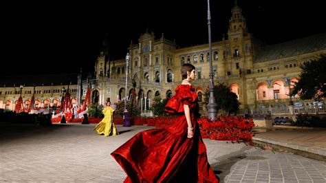 dior sevilla plaza españa|Dior declara su amor a España en un desfile histórico .